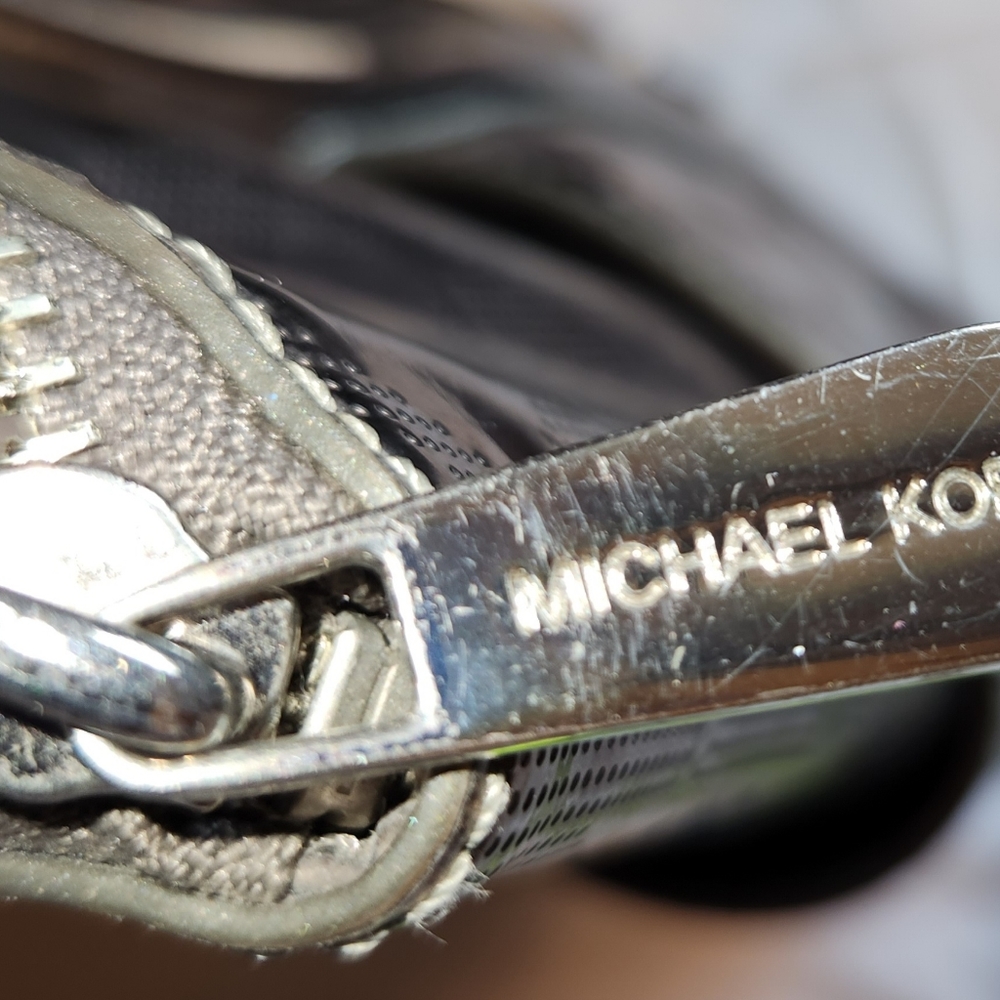 Michael Kors Metallic bag. - Picture 3 of 7